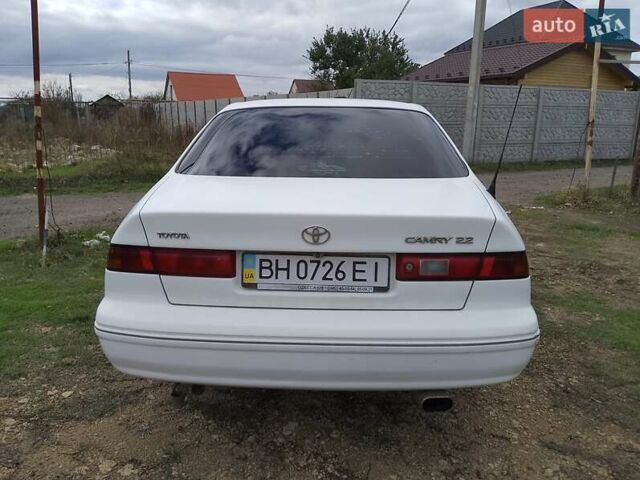 Білий Тойота Камрі, об'ємом двигуна 2.2 л та пробігом 400 тис. км за 3100 $, фото 4 на Automoto.ua