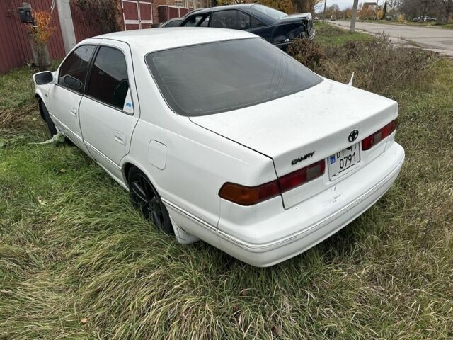 Білий Тойота Камрі, об'ємом двигуна 2.2 л та пробігом 200 тис. км за 1200 $, фото 3 на Automoto.ua