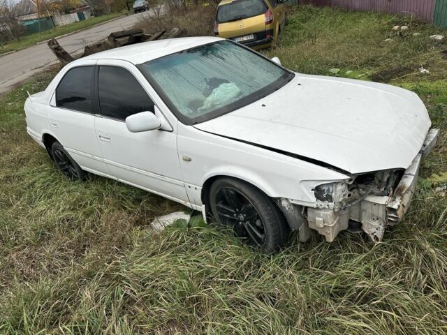 Білий Тойота Камрі, об'ємом двигуна 2.2 л та пробігом 200 тис. км за 1200 $, фото 1 на Automoto.ua