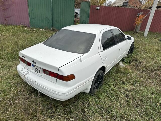 Білий Тойота Камрі, об'ємом двигуна 2.2 л та пробігом 200 тис. км за 1200 $, фото 2 на Automoto.ua