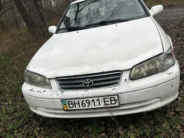 Білий Тойота Камрі, об'ємом двигуна 2.2 л та пробігом 223 тис. км за 3400 $, фото 1 на Automoto.ua