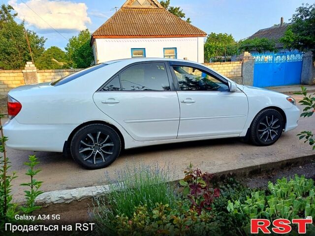 Білий Тойота Камрі, об'ємом двигуна 2.4 л та пробігом 255 тис. км за 5300 $, фото 2 на Automoto.ua