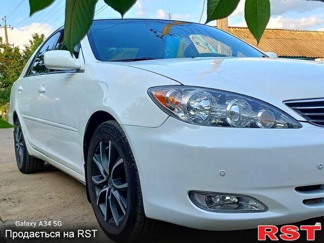 Білий Тойота Камрі, об'ємом двигуна 2.4 л та пробігом 255 тис. км за 5300 $, фото 1 на Automoto.ua