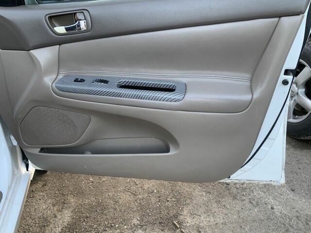 Белый Тойота Камри, объемом двигателя 2.4 л и пробегом 325 тыс. км за 5500 $, фото 12 на Automoto.ua