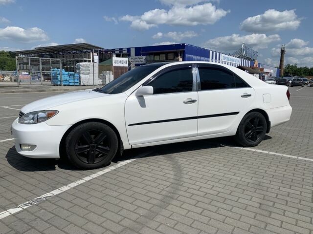 Белый Тойота Камри, объемом двигателя 2.4 л и пробегом 325 тыс. км за 5500 $, фото 6 на Automoto.ua