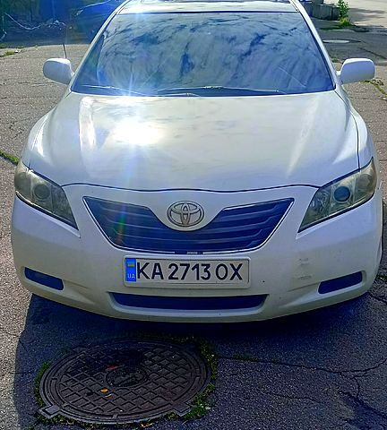 Белый Тойота Камри, объемом двигателя 2.4 л и пробегом 288 тыс. км за 6100 $, фото 2 на Automoto.ua