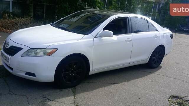 Белый Тойота Камри, объемом двигателя 2.4 л и пробегом 298 тыс. км за 6700 $, фото 7 на Automoto.ua