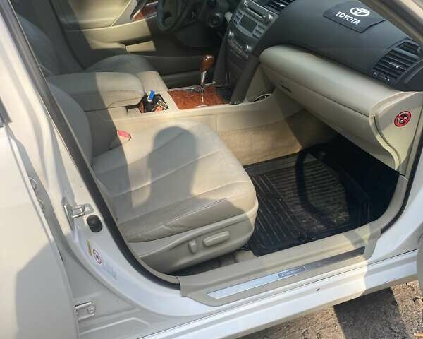 Белый Тойота Камри, объемом двигателя 3.46 л и пробегом 280 тыс. км за 6300 $, фото 2 на Automoto.ua