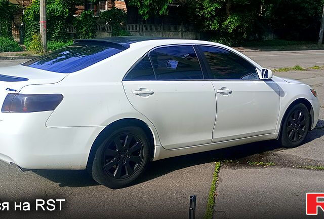 Белый Тойота Камри, объемом двигателя 2.4 л и пробегом 288 тыс. км за 6100 $, фото 4 на Automoto.ua