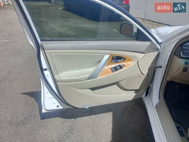 Белый Тойота Камри, объемом двигателя 2.4 л и пробегом 298 тыс. км за 6700 $, фото 12 на Automoto.ua