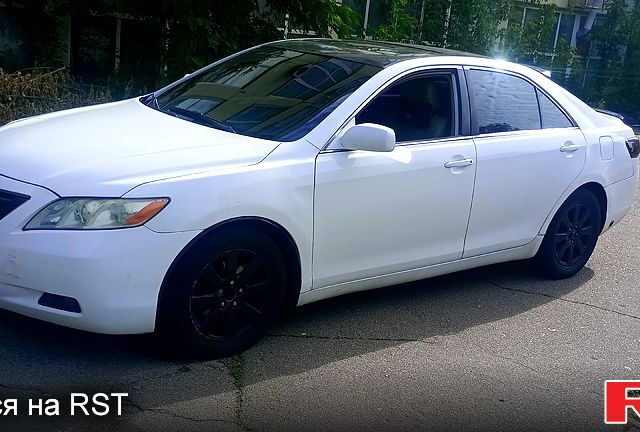 Белый Тойота Камри, объемом двигателя 2.4 л и пробегом 288 тыс. км за 6100 $, фото 1 на Automoto.ua