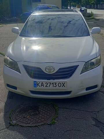 Белый Тойота Камри, объемом двигателя 2.4 л и пробегом 298 тыс. км за 6700 $, фото 8 на Automoto.ua