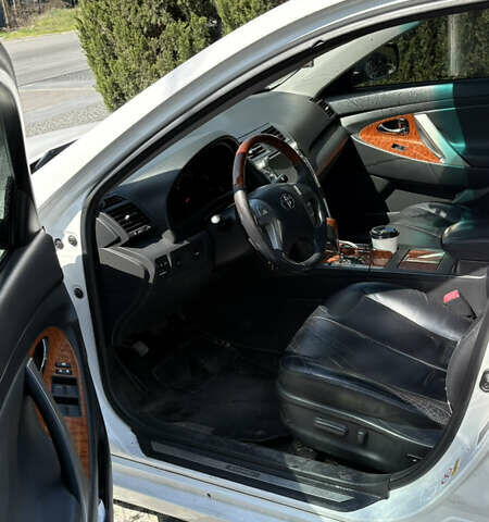 Белый Тойота Камри, объемом двигателя 3.46 л и пробегом 175 тыс. км за 11200 $, фото 8 на Automoto.ua