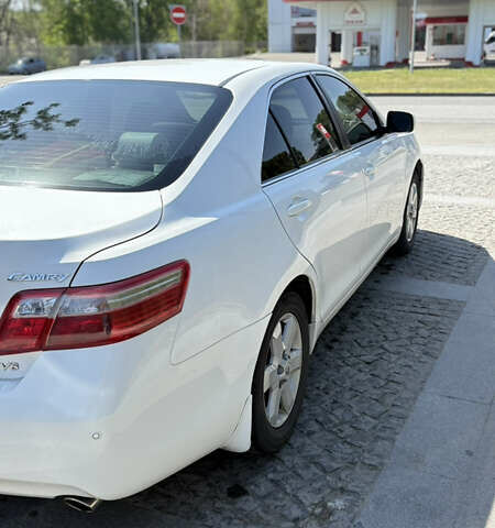 Белый Тойота Камри, объемом двигателя 3.46 л и пробегом 175 тыс. км за 11200 $, фото 4 на Automoto.ua