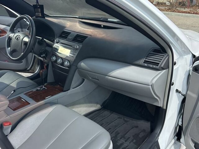 Тойота Камри 2007 в Одессе на Automoto.ua Белый Тойота Камри, объемом двигателя 2.4 л и пробегом 2 тыс. км за 7500 $, фото 5 на Automoto.ua