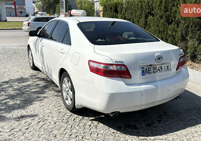 Белый Тойота Камри, объемом двигателя 3.46 л и пробегом 175 тыс. км за 11200 $, фото 5 на Automoto.ua
