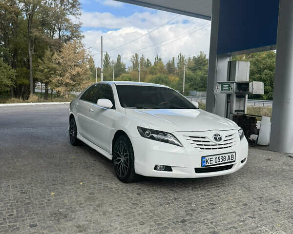 Білий Тойота Камрі, об'ємом двигуна 2.4 л та пробігом 288 тис. км за 7400 $, фото 1 на Automoto.ua