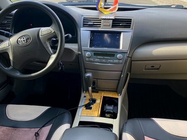 Белый Тойота Камри, объемом двигателя 2.4 л и пробегом 250 тыс. км за 8600 $, фото 4 на Automoto.ua