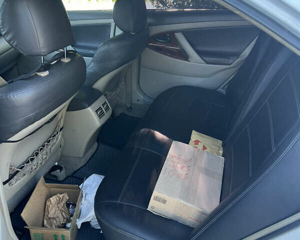 Белый Тойота Камри, объемом двигателя 2.36 л и пробегом 230 тыс. км за 4999 $, фото 11 на Automoto.ua