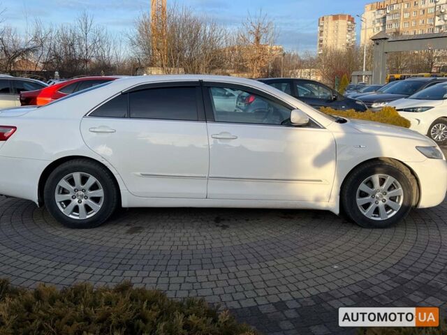 Белый Тойота Камри, объемом двигателя 2.4 л и пробегом 240 тыс. км за 10999 $, фото 7 на Automoto.ua