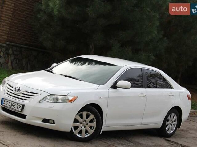 Тойота Камри 2008 в Верхнеднепровске на Automoto.ua Белый Тойота Камри, объемом двигателя 3.46 л и пробегом 281 тыс. км за 9800 $, фото 1 на Automoto.ua