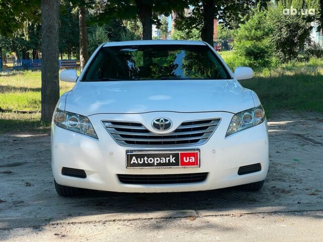 Белый Тойота Камри, объемом двигателя 2.4 л и пробегом 312 тыс. км за 8190 $, фото 1 на Automoto.ua