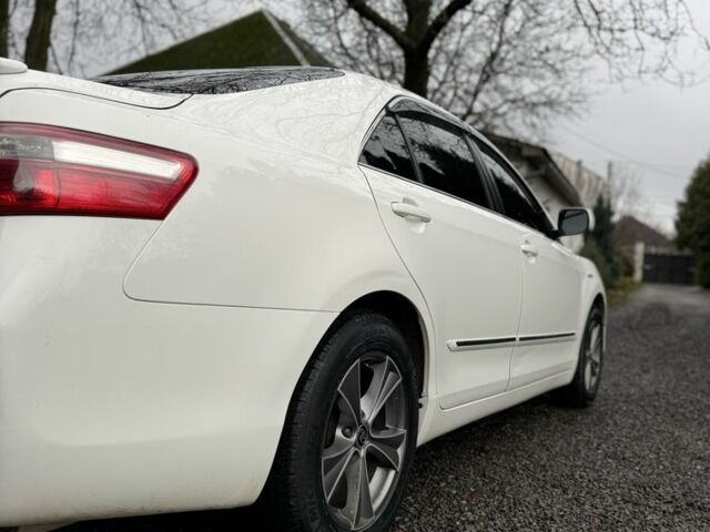 Белый Тойота Камри, объемом двигателя 2.4 л и пробегом 134 тыс. км за 7800 $, фото 4 на Automoto.ua