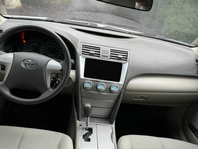Белый Тойота Камри, объемом двигателя 2.4 л и пробегом 134 тыс. км за 7800 $, фото 8 на Automoto.ua