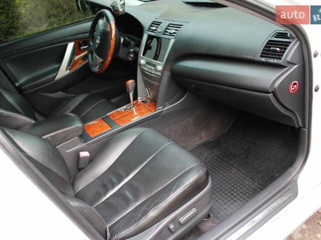 Тойота Камри 2008 в Верхнеднепровске на Automoto.ua Белый Тойота Камри, объемом двигателя 3.46 л и пробегом 281 тыс. км за 9800 $, фото 19 на Automoto.ua