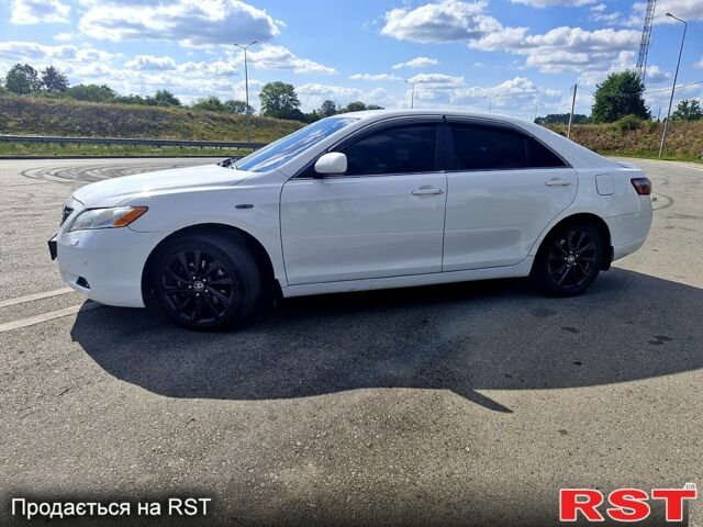 Белый Тойота Камри, объемом двигателя 3.5 л и пробегом 223 тыс. км за 8999 $, фото 1 на Automoto.ua