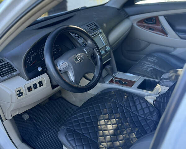 Белый Тойота Камри, объемом двигателя 2.36 л и пробегом 230 тыс. км за 4999 $, фото 5 на Automoto.ua