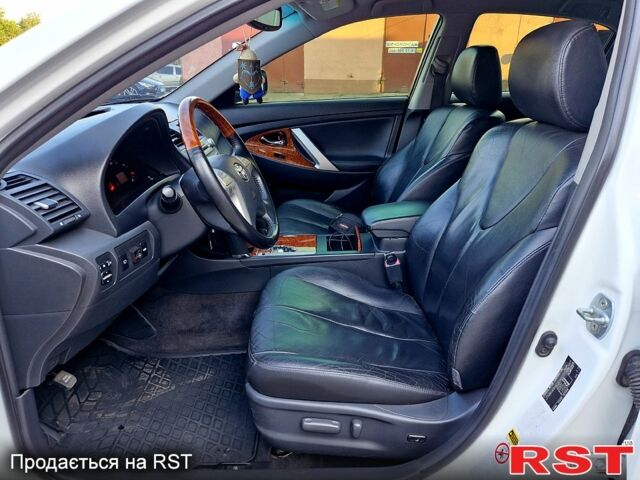 Белый Тойота Камри, объемом двигателя 3.5 л и пробегом 223 тыс. км за 8999 $, фото 10 на Automoto.ua