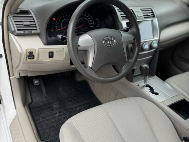 Белый Тойота Камри, объемом двигателя 2.4 л и пробегом 134 тыс. км за 7800 $, фото 10 на Automoto.ua