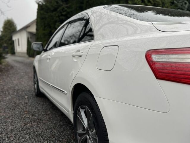 Белый Тойота Камри, объемом двигателя 2.4 л и пробегом 134 тыс. км за 7800 $, фото 5 на Automoto.ua