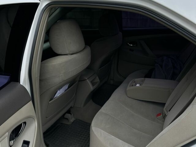 Белый Тойота Камри, объемом двигателя 0 л и пробегом 230 тыс. км за 8050 $, фото 5 на Automoto.ua