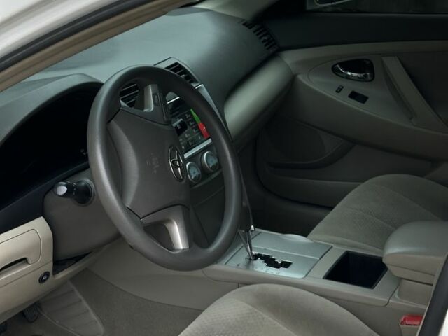 Белый Тойота Камри, объемом двигателя 0 л и пробегом 230 тыс. км за 8050 $, фото 6 на Automoto.ua