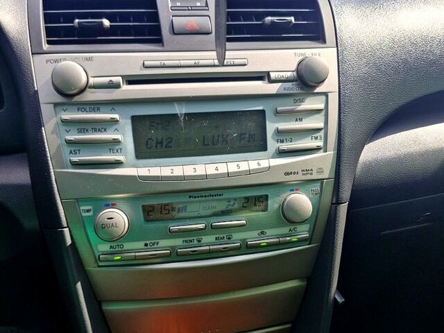 Белый Тойота Камри, объемом двигателя 3.5 л и пробегом 223 тыс. км за 8999 $, фото 8 на Automoto.ua