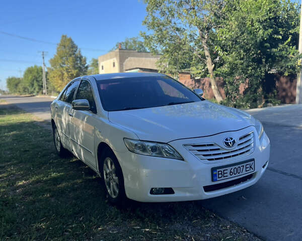Білий Тойота Камрі, об'ємом двигуна 2.36 л та пробігом 230 тис. км за 5500 $, фото 1 на Automoto.ua