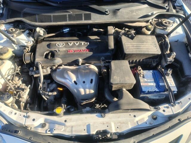 Белый Тойота Камри, объемом двигателя 2.4 л и пробегом 220 тыс. км за 8000 $, фото 5 на Automoto.ua