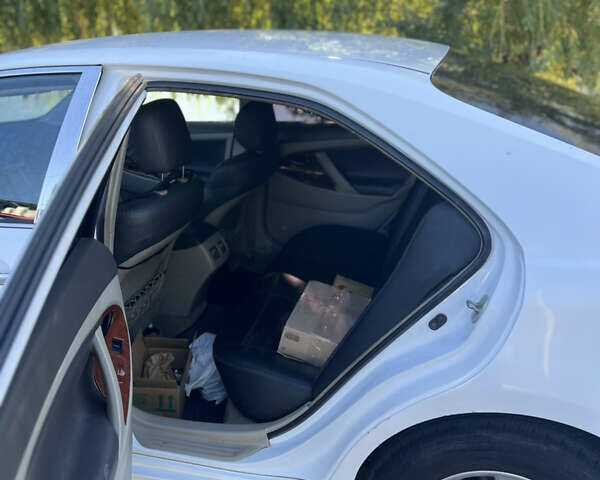 Белый Тойота Камри, объемом двигателя 2.36 л и пробегом 230 тыс. км за 4999 $, фото 10 на Automoto.ua