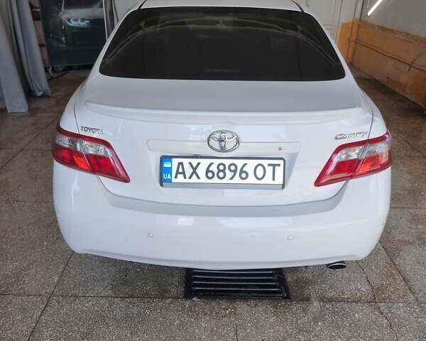 Белый Тойота Камри, объемом двигателя 2.36 л и пробегом 205 тыс. км за 8700 $, фото 6 на Automoto.ua