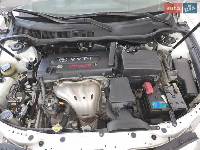 Белый Тойота Камри, объемом двигателя 2.36 л и пробегом 205 тыс. км за 8700 $, фото 4 на Automoto.ua