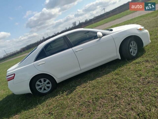 Белый Тойота Камри, объемом двигателя 2.4 л и пробегом 270 тыс. км за 10500 $, фото 9 на Automoto.ua