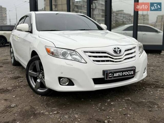 Белый Тойота Камри, объемом двигателя 3.46 л и пробегом 281 тыс. км за 12990 $, фото 6 на Automoto.ua