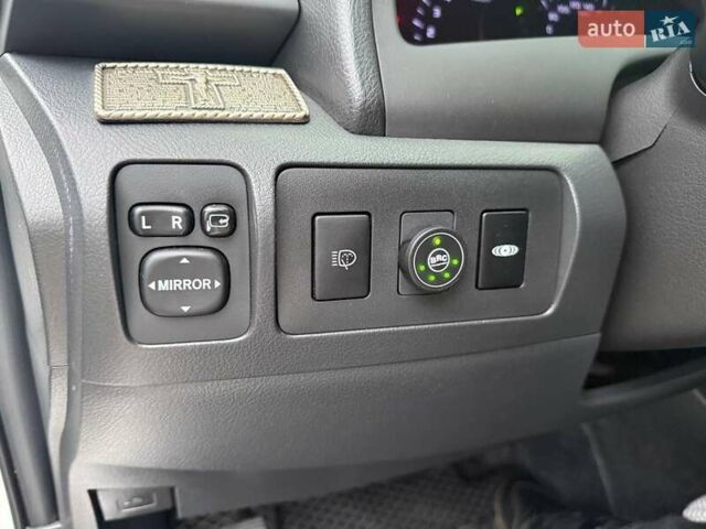 Белый Тойота Камри, объемом двигателя 3.46 л и пробегом 281 тыс. км за 12990 $, фото 13 на Automoto.ua