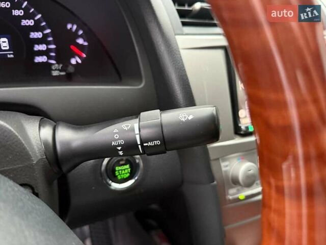 Белый Тойота Камри, объемом двигателя 3.46 л и пробегом 281 тыс. км за 12990 $, фото 15 на Automoto.ua