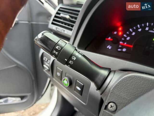 Белый Тойота Камри, объемом двигателя 3.46 л и пробегом 281 тыс. км за 12990 $, фото 14 на Automoto.ua