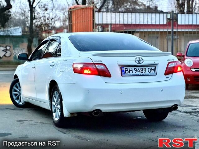 Белый Тойота Камри, объемом двигателя 3.5 л и пробегом 290 тыс. км за 8000 $, фото 3 на Automoto.ua