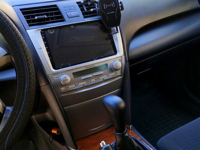 Білий Тойота Камрі, об'ємом двигуна 2.4 л та пробігом 235 тис. км за 7500 $, фото 1 на Automoto.ua