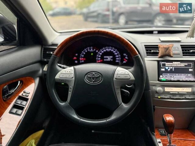 Белый Тойота Камри, объемом двигателя 3.46 л и пробегом 281 тыс. км за 12990 $, фото 18 на Automoto.ua